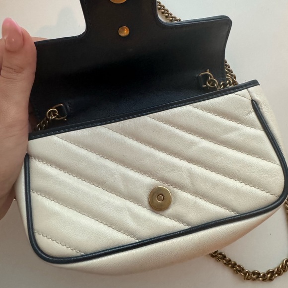GUCCI Marmont Series Shoulder Bag Mini White - Picture 5 of 10